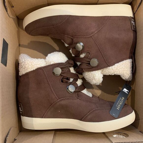 Sorel | Out N About Faux Shearling Booties - Picture 7 of 8